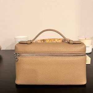 Chic Tan Leather Handbag